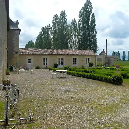 Logis Du Chateau Du Bois Doucet Bed & Breakfast Bignoux