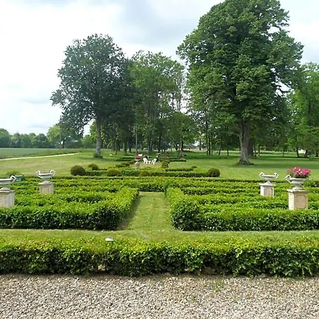Logis Du Chateau Du Bois Doucet Bed & Breakfast