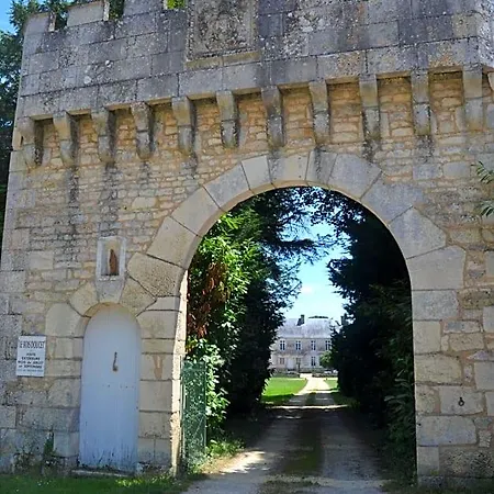 Logis Du Chateau Du Bois Doucet Bed & Breakfast