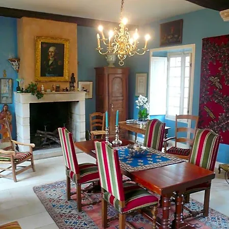 Logis Du Chateau Du Bois Doucet Bed & Breakfast Bignoux
