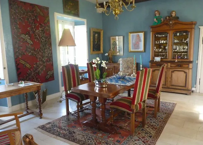 Logis Du Chateau Du Bois Doucet Bed & Breakfast