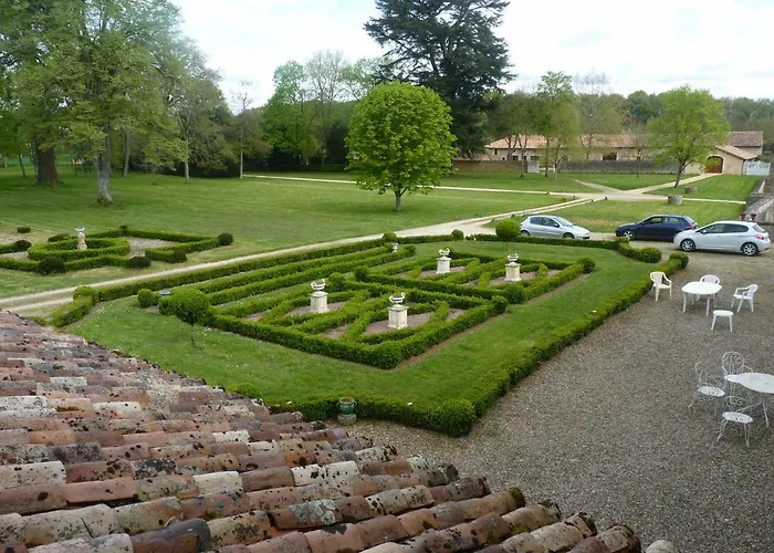 Logis Du Chateau Du Bois Doucet Bed & Breakfast 3*