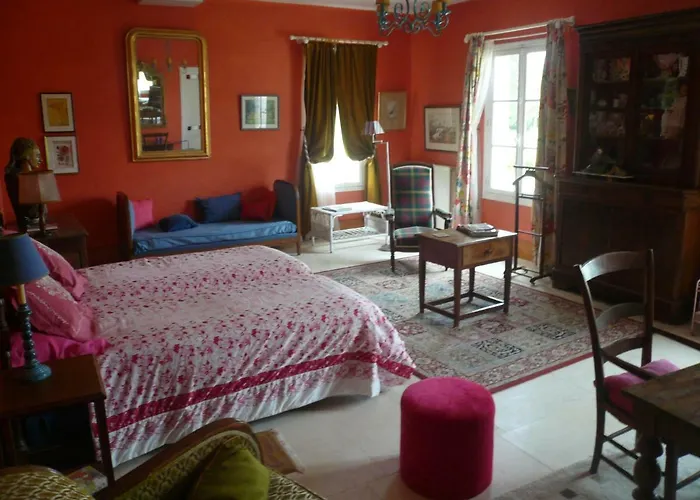 Logis Du Chateau Du Bois Doucet Bed & Breakfast