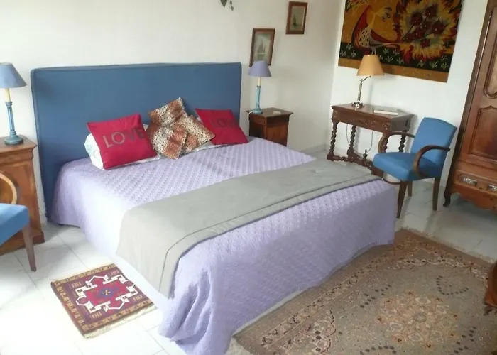 Logis Du Chateau Du Bois Doucet Bed & Breakfast 3*